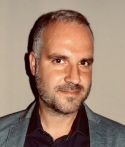 Oliver Escobar headshot